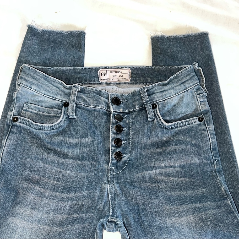 Free People ankle raw hem jean button fly Sz 26 - Picture 6 of 12